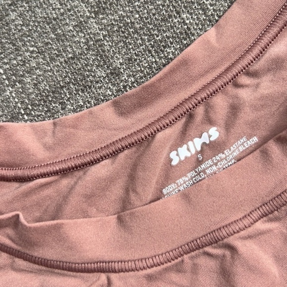 Skims Fits Everybody Super Cropped T-Shirt - Picture 5 of 6